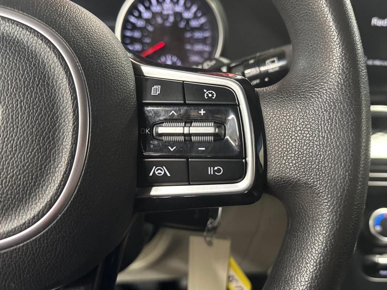 2024 Kia Carnival LX FWD Photo