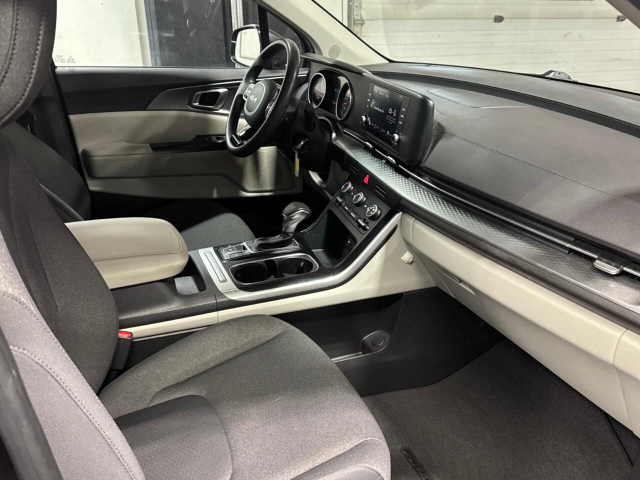 2024 Kia Carnival LX FWD Photo