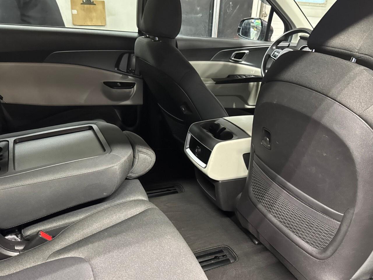 2024 Kia Carnival LX FWD Photo