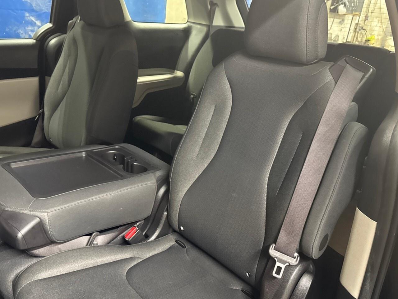 2024 Kia Carnival LX FWD Photo