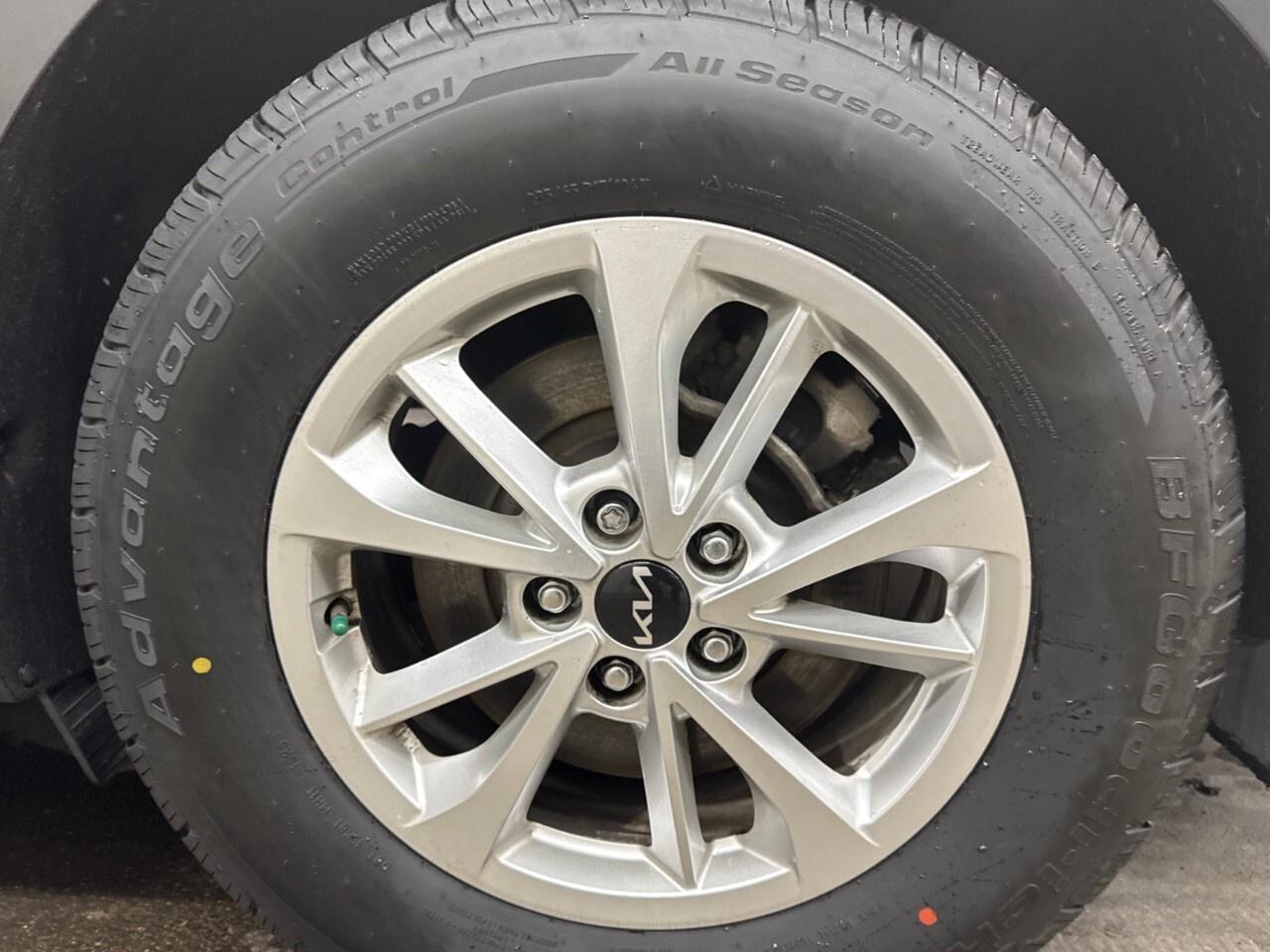 2024 Kia Carnival LX FWD Photo