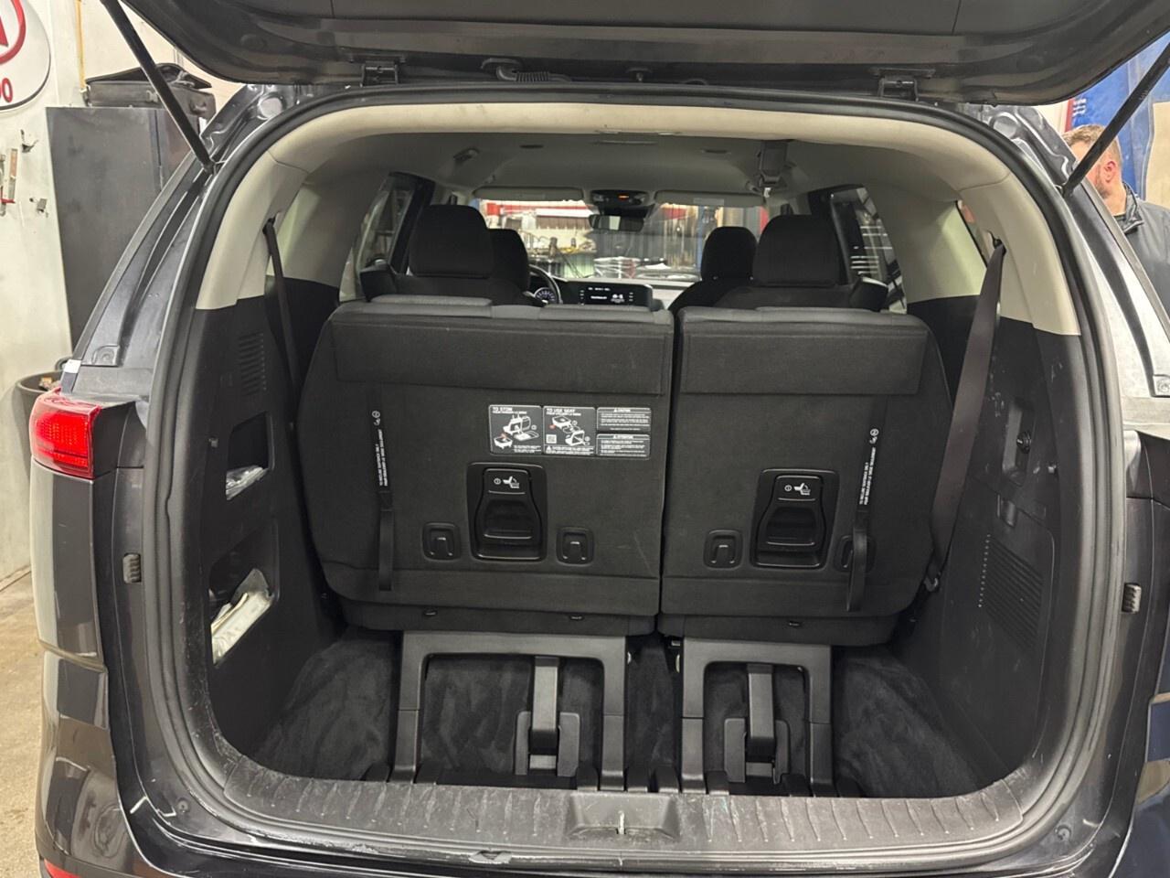 2024 Kia Carnival LX FWD Photo