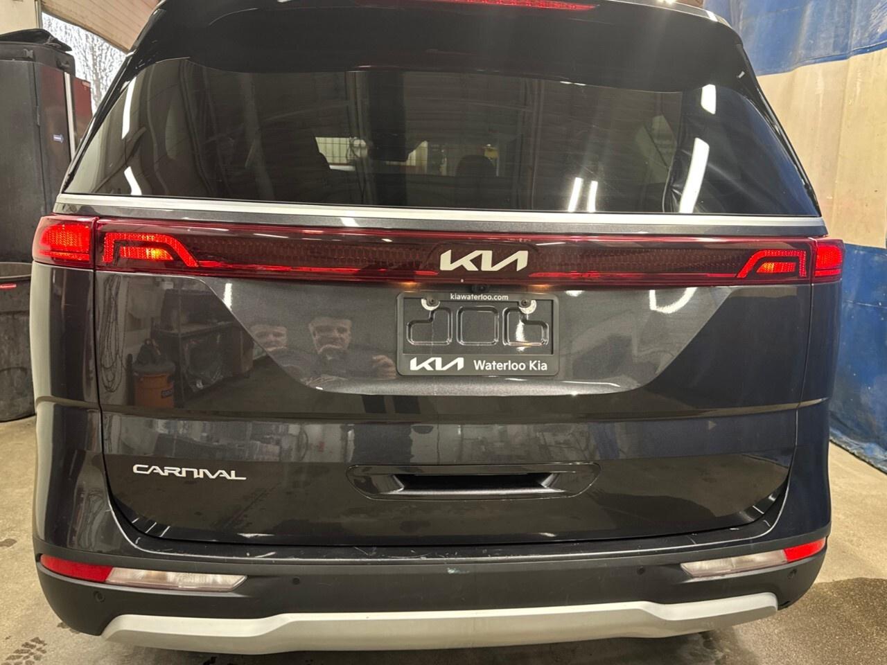 2024 Kia Carnival LX FWD Photo