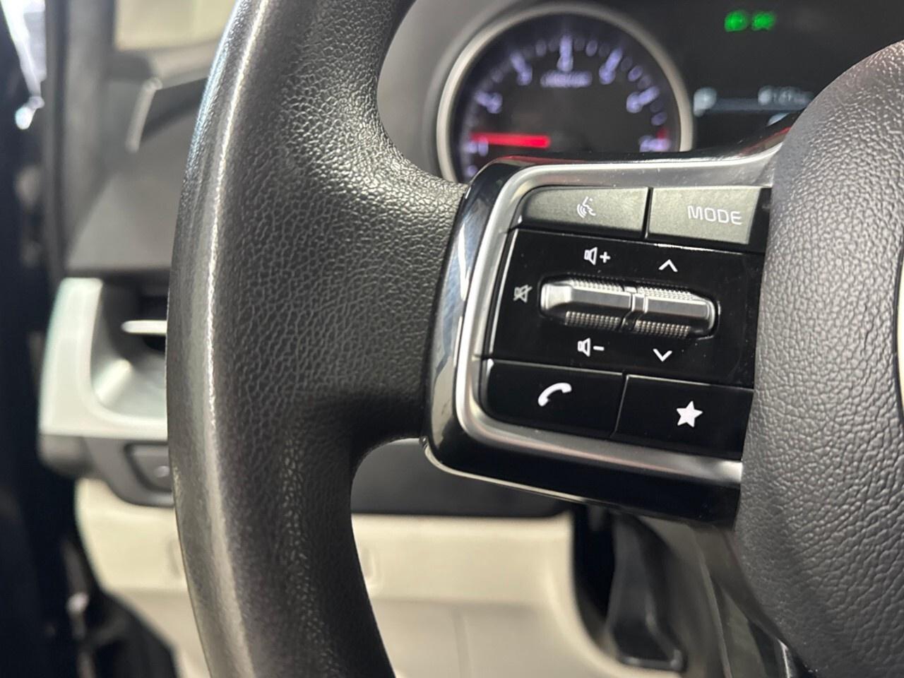 2024 Kia Carnival LX FWD Photo4