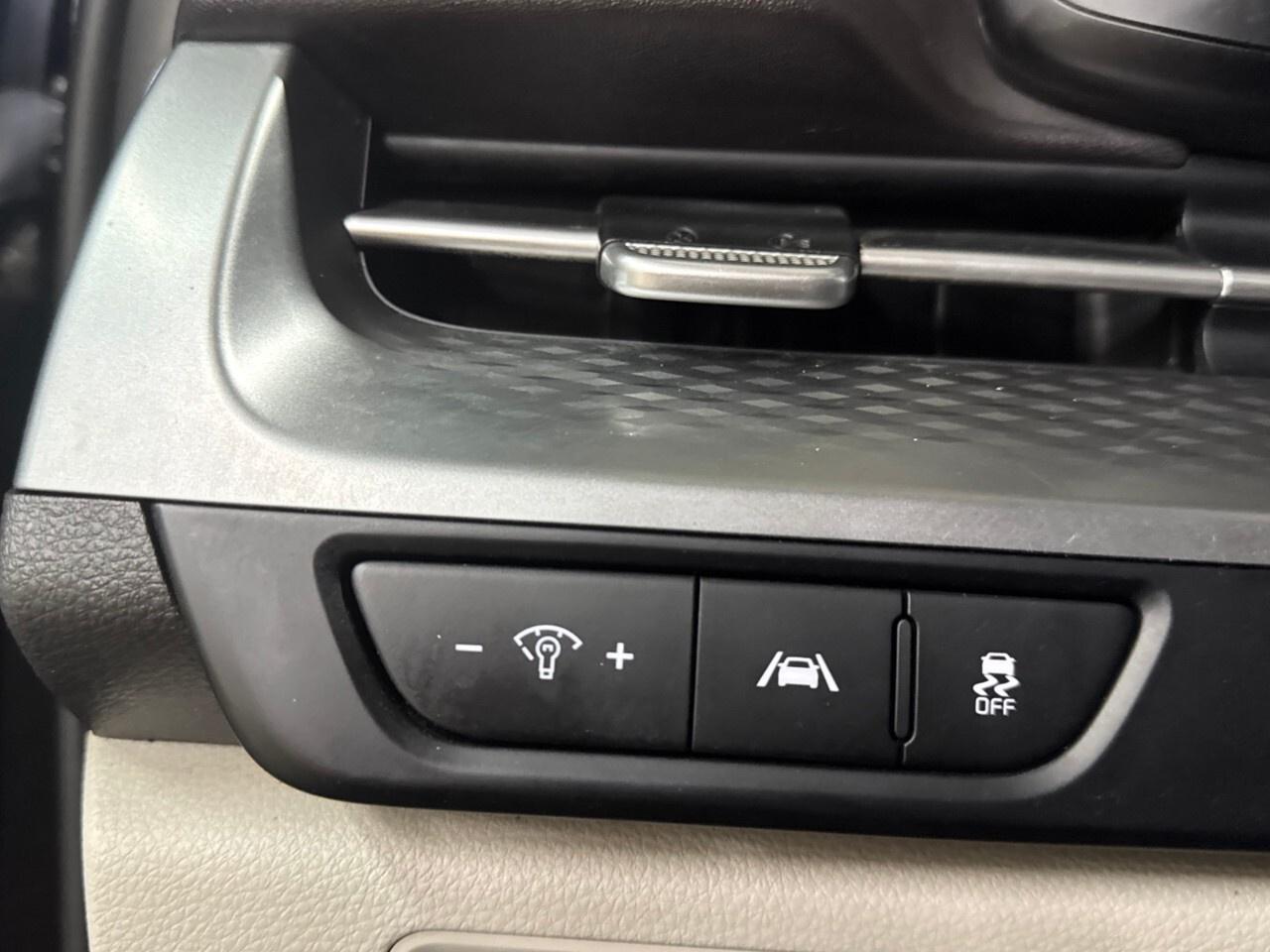 2024 Kia Carnival LX FWD Photo