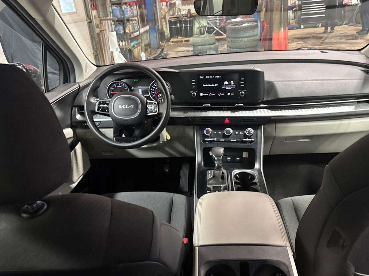 2024 Kia Carnival LX FWD Photo