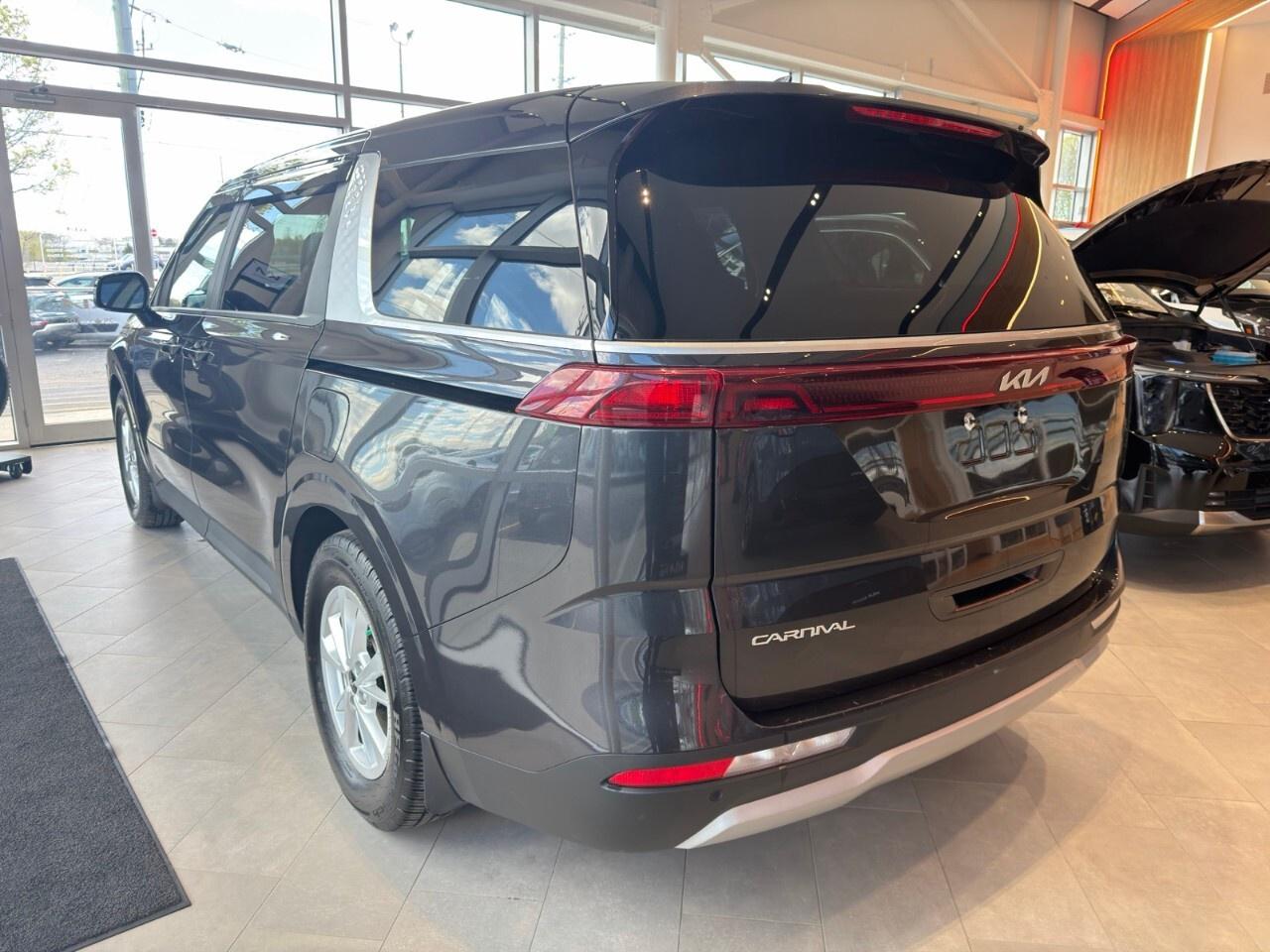 2024 Kia Carnival LX FWD Photo