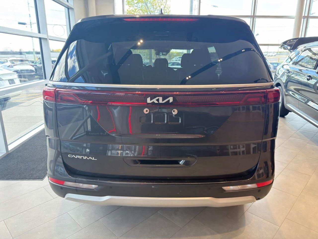 2024 Kia Carnival LX FWD Photo