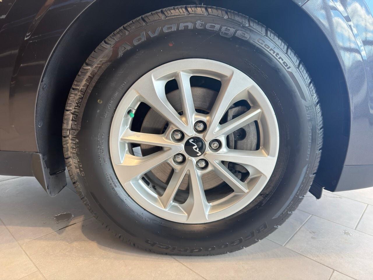 2024 Kia Carnival LX FWD Photo