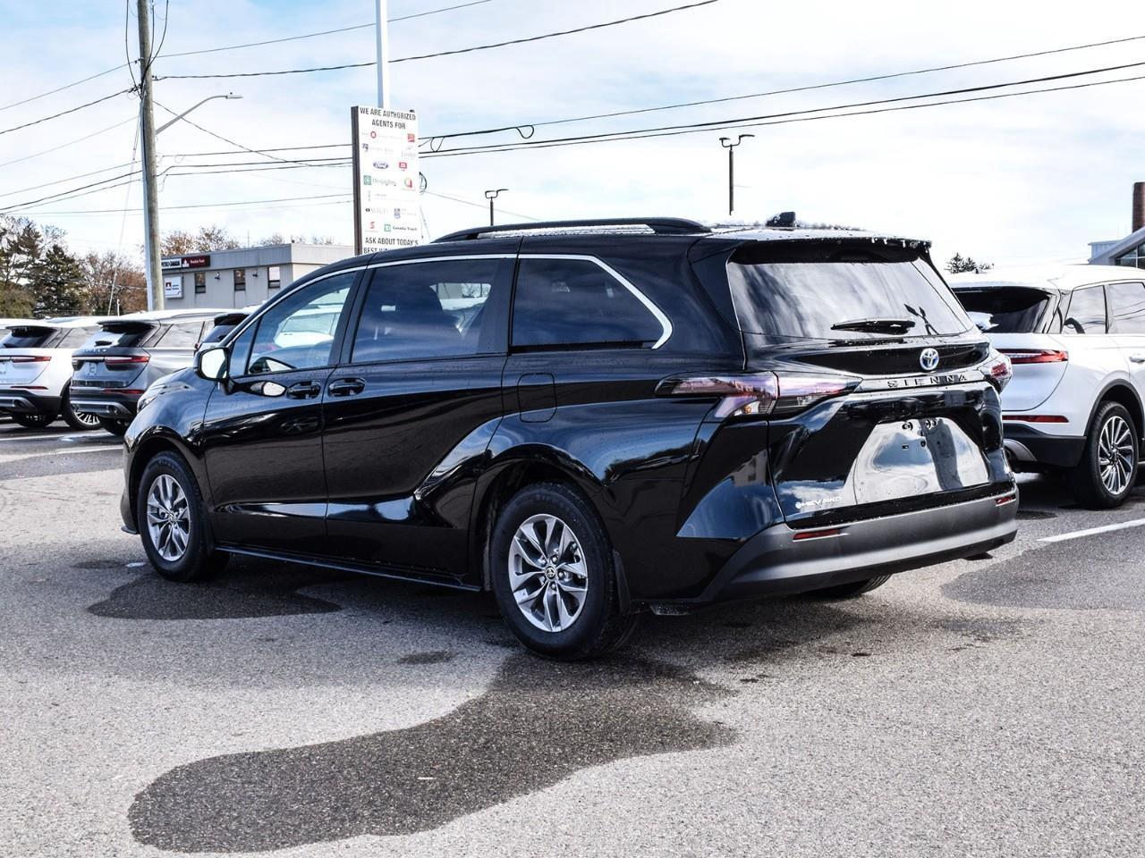 2025 Toyota Sienna LE 8-Passenger Lane Keeping Aid   BLIS   Push Butt Photo2