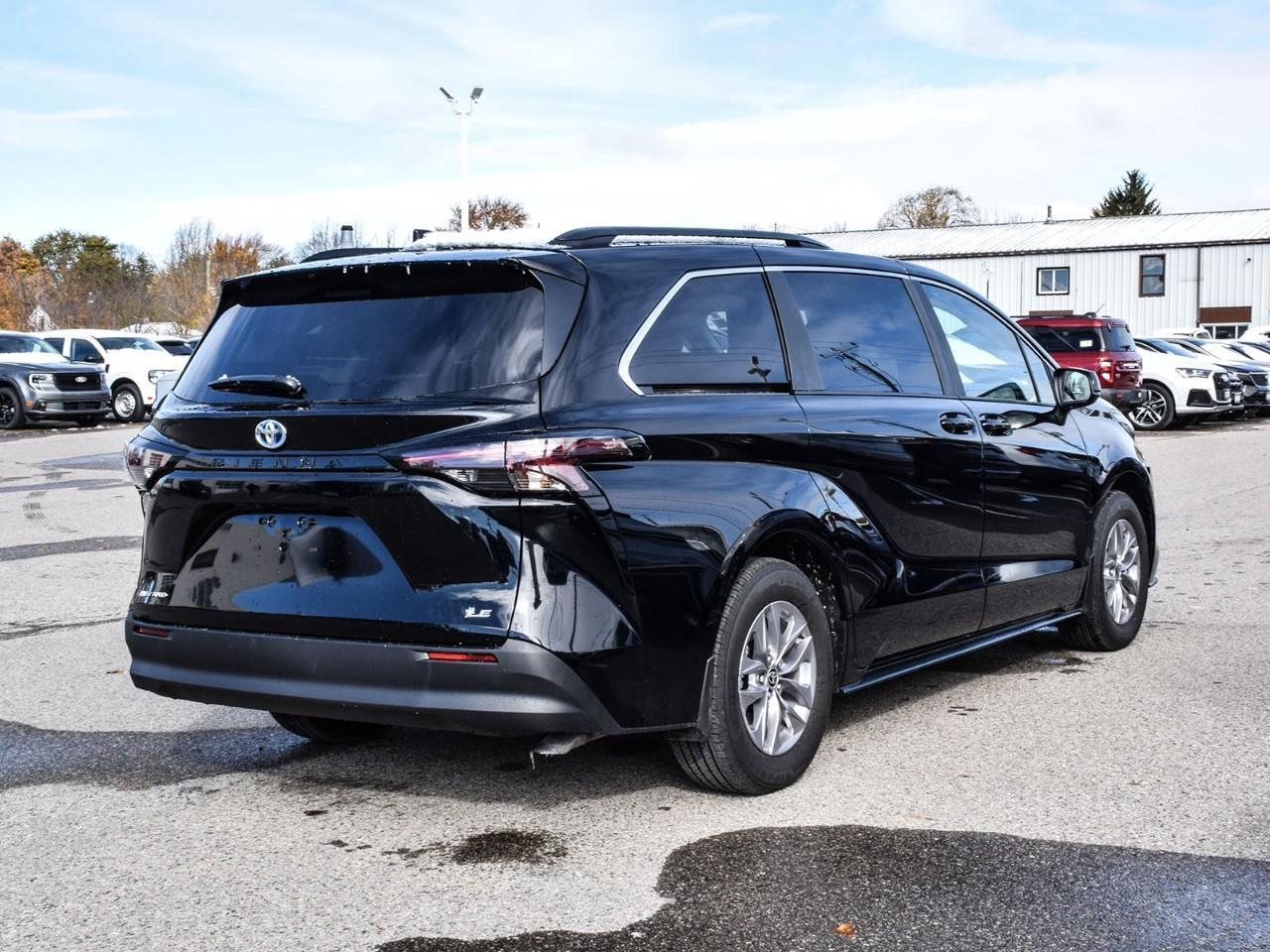2025 Toyota Sienna LE 8-Passenger Lane Keeping Aid   BLIS   Push Butt Photo4