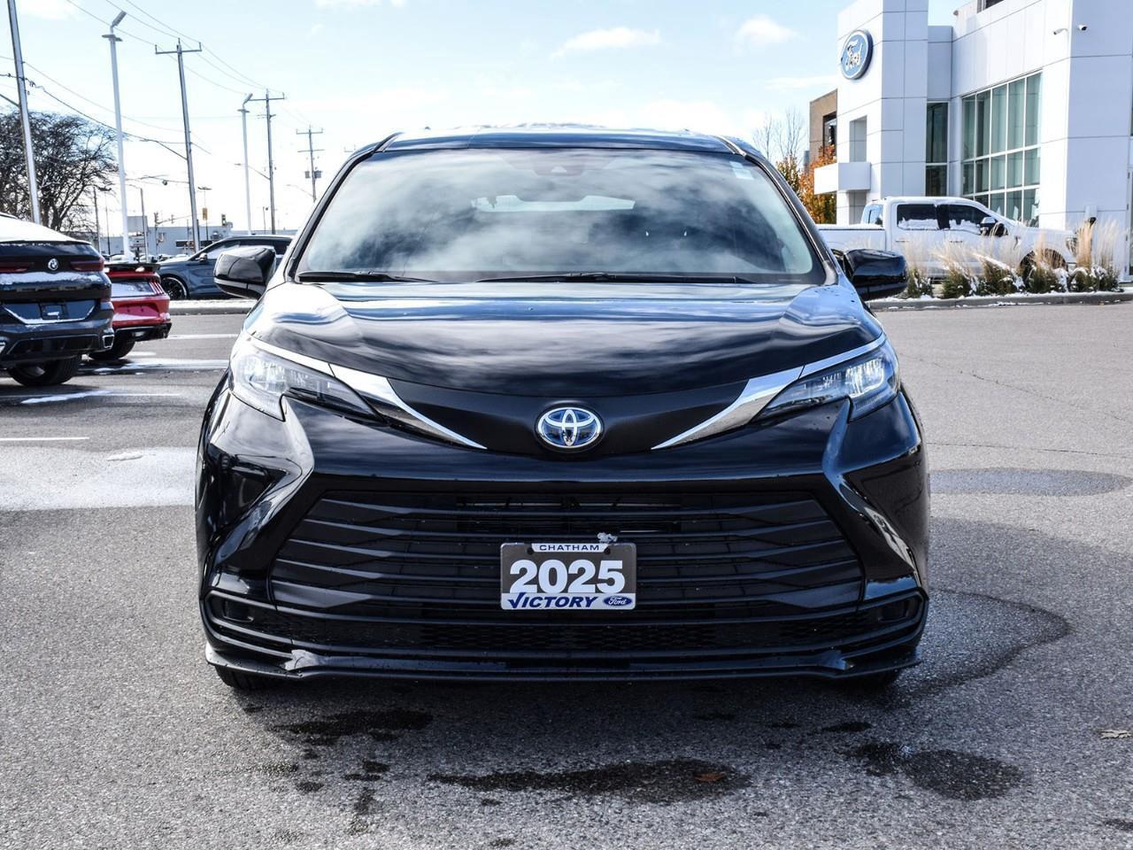 2025 Toyota Sienna LE 8-Passenger Lane Keeping Aid   BLIS   Push Butt Photo