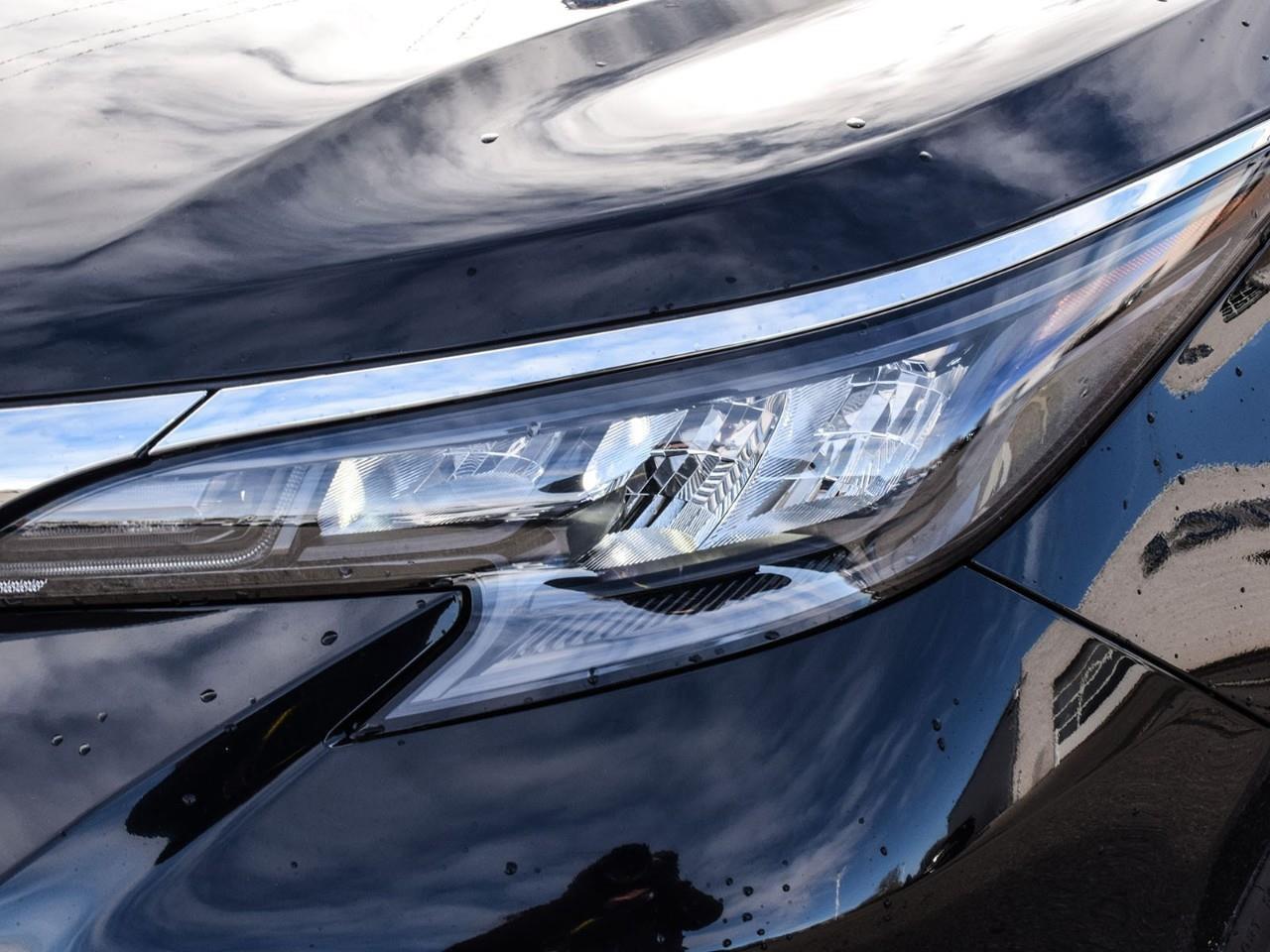 2025 Toyota Sienna LE 8-Passenger Lane Keeping Aid   BLIS   Push Butt Photo