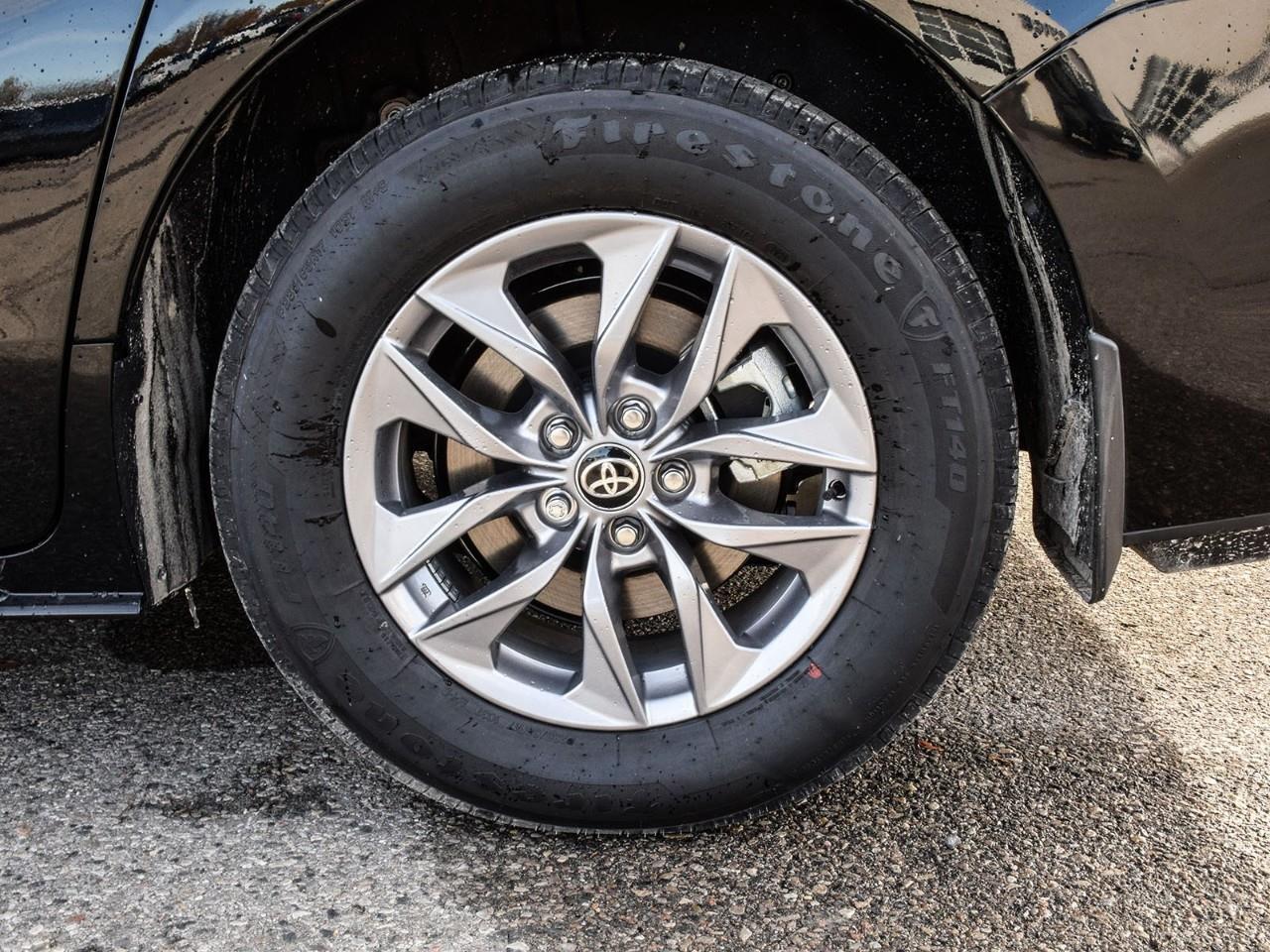 2025 Toyota Sienna LE 8-Passenger Lane Keeping Aid   BLIS   Push Butt Photo