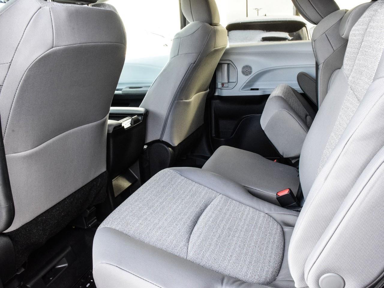 2025 Toyota Sienna LE 8-Passenger Lane Keeping Aid   BLIS   Push Butt Photo