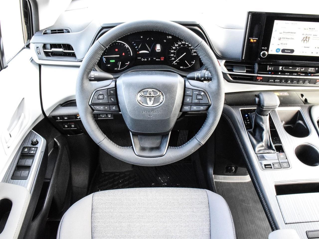 2025 Toyota Sienna LE 8-Passenger Lane Keeping Aid   BLIS   Push Butt Photo