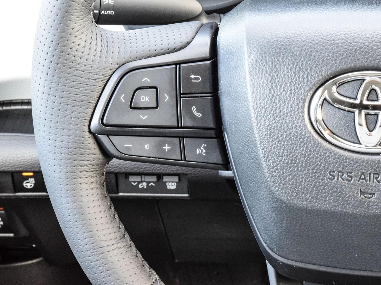 2025 Toyota Sienna LE 8-Passenger Lane Keeping Aid   BLIS   Push Butt Photo