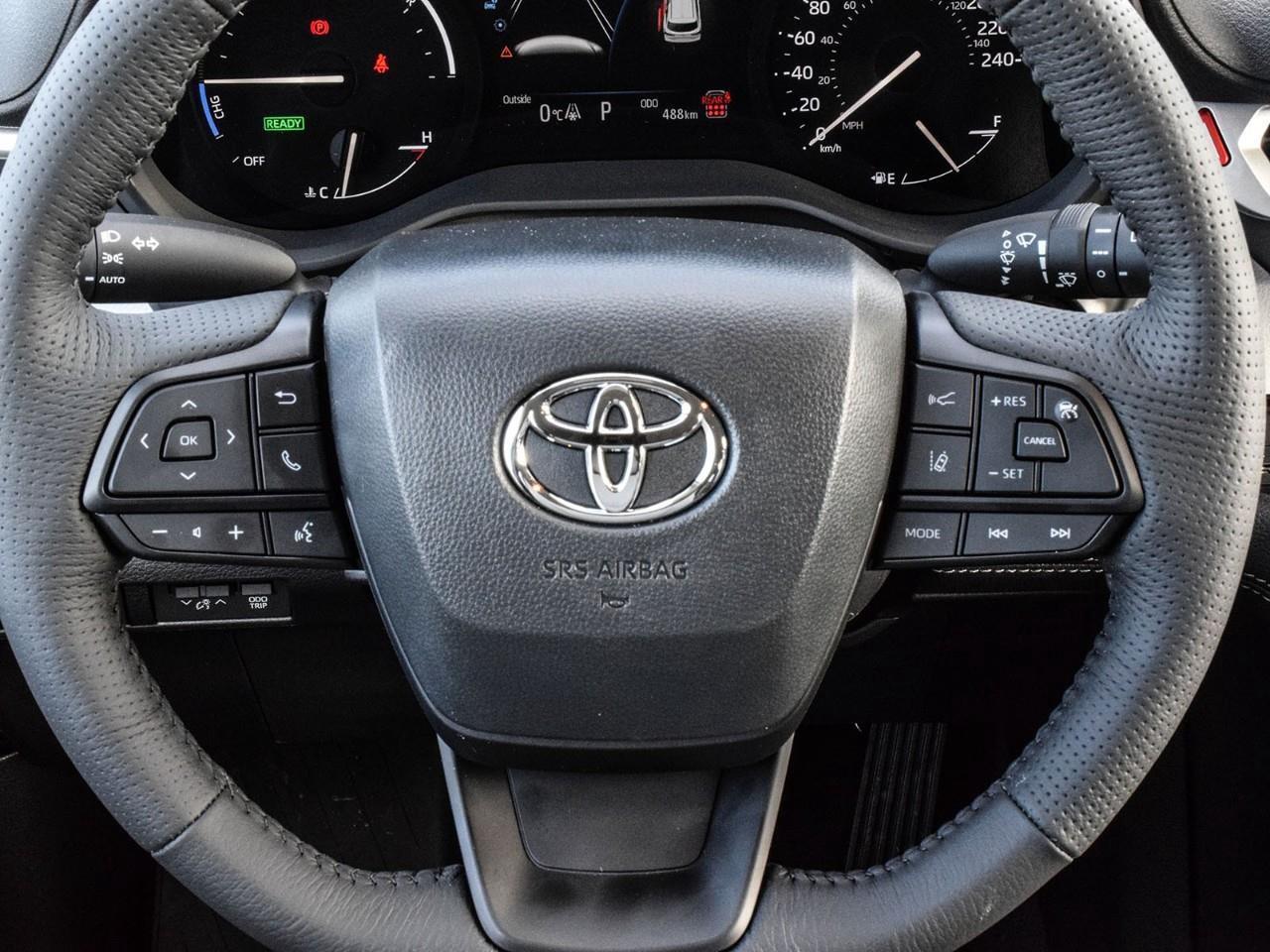 2025 Toyota Sienna LE 8-Passenger Lane Keeping Aid   BLIS   Push Butt Photo