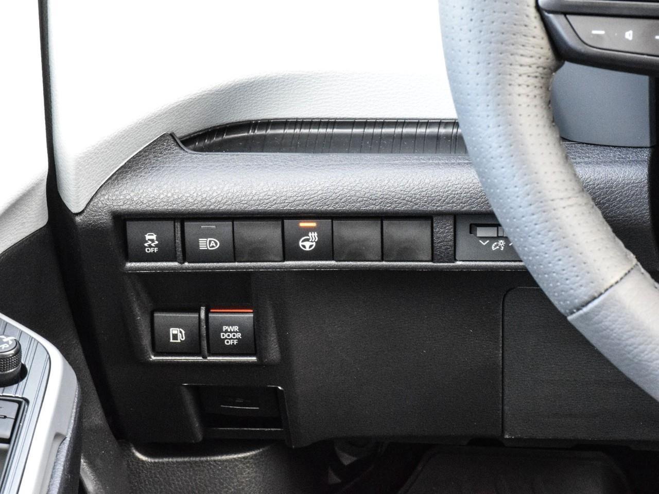 2025 Toyota Sienna LE 8-Passenger Lane Keeping Aid   BLIS   Push Butt Photo