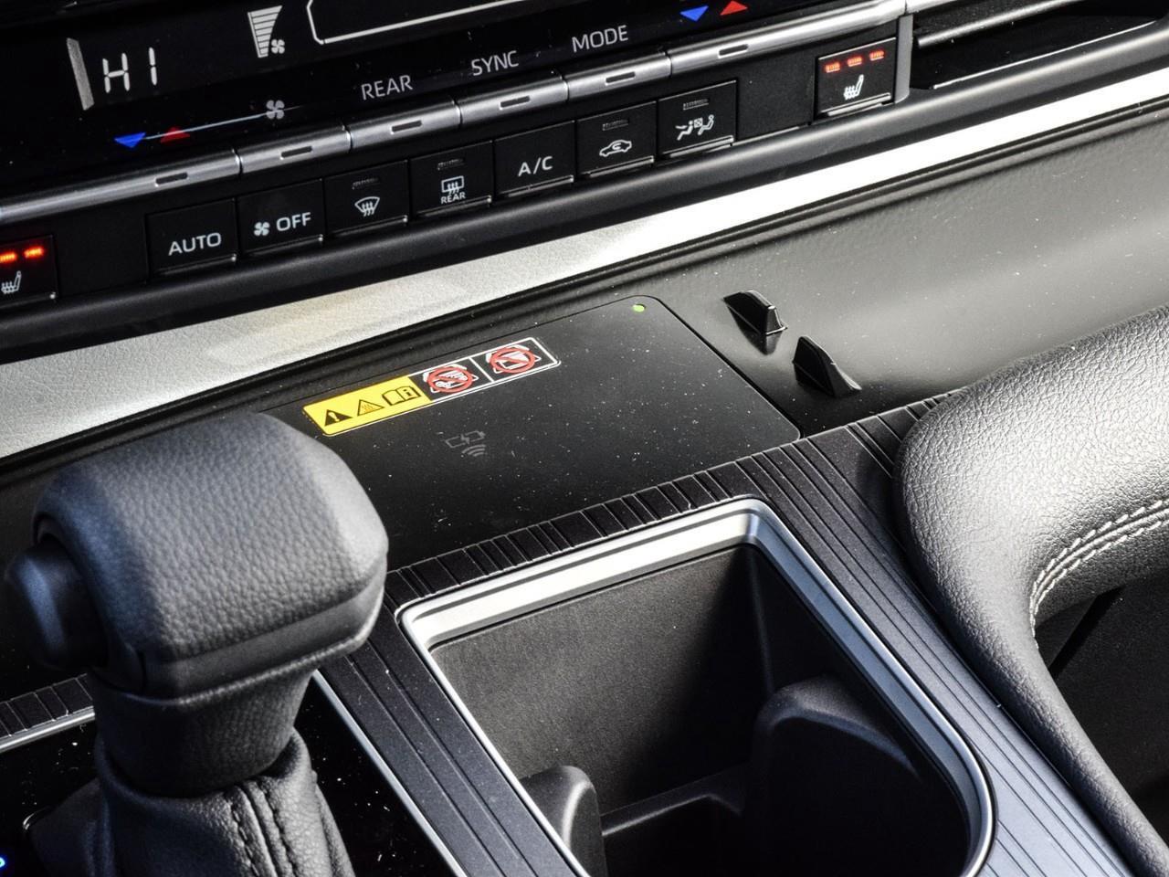 2025 Toyota Sienna LE 8-Passenger Lane Keeping Aid   BLIS   Push Butt Photo