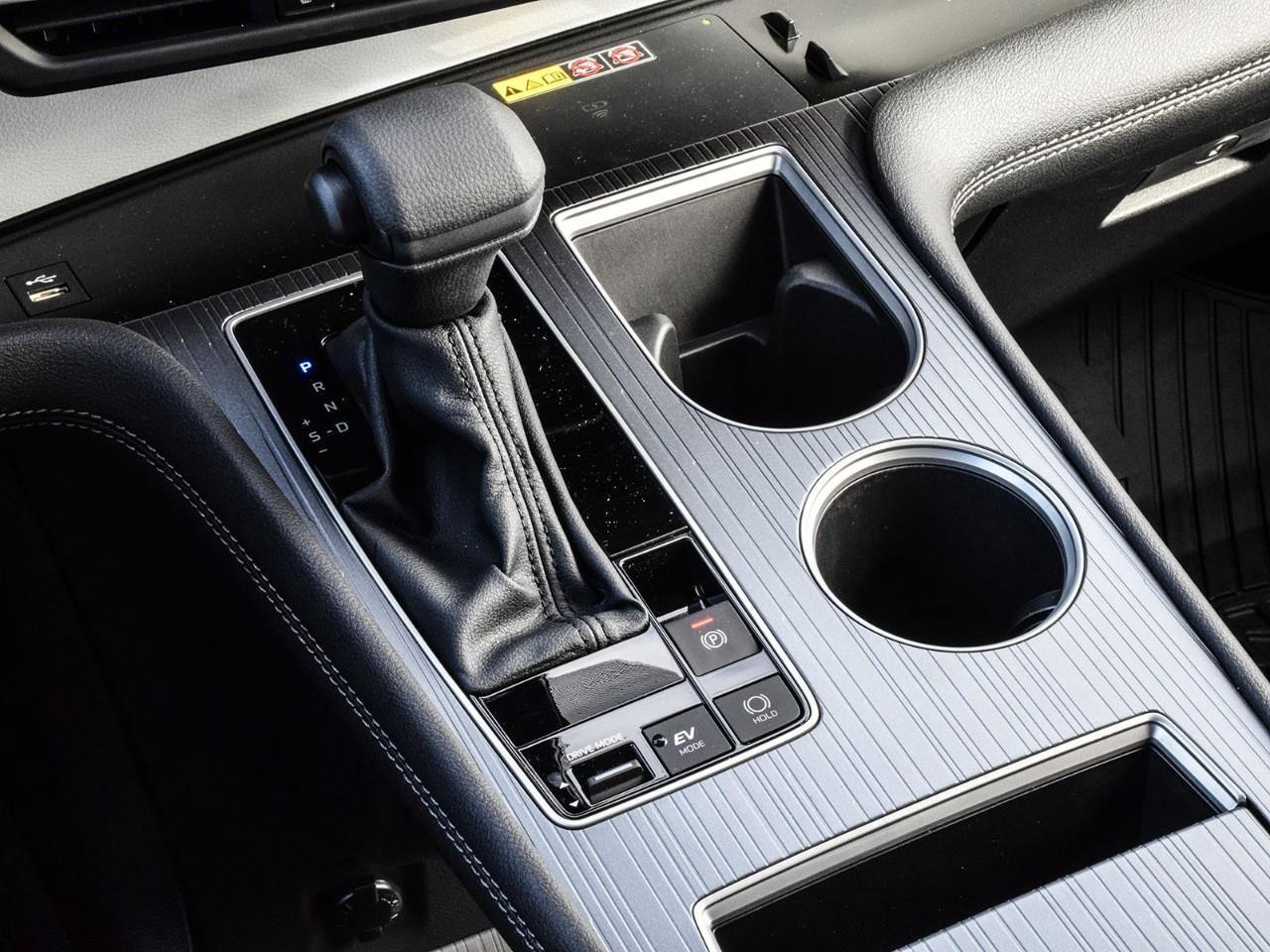 2025 Toyota Sienna LE 8-Passenger Lane Keeping Aid   BLIS   Push Butt Photo