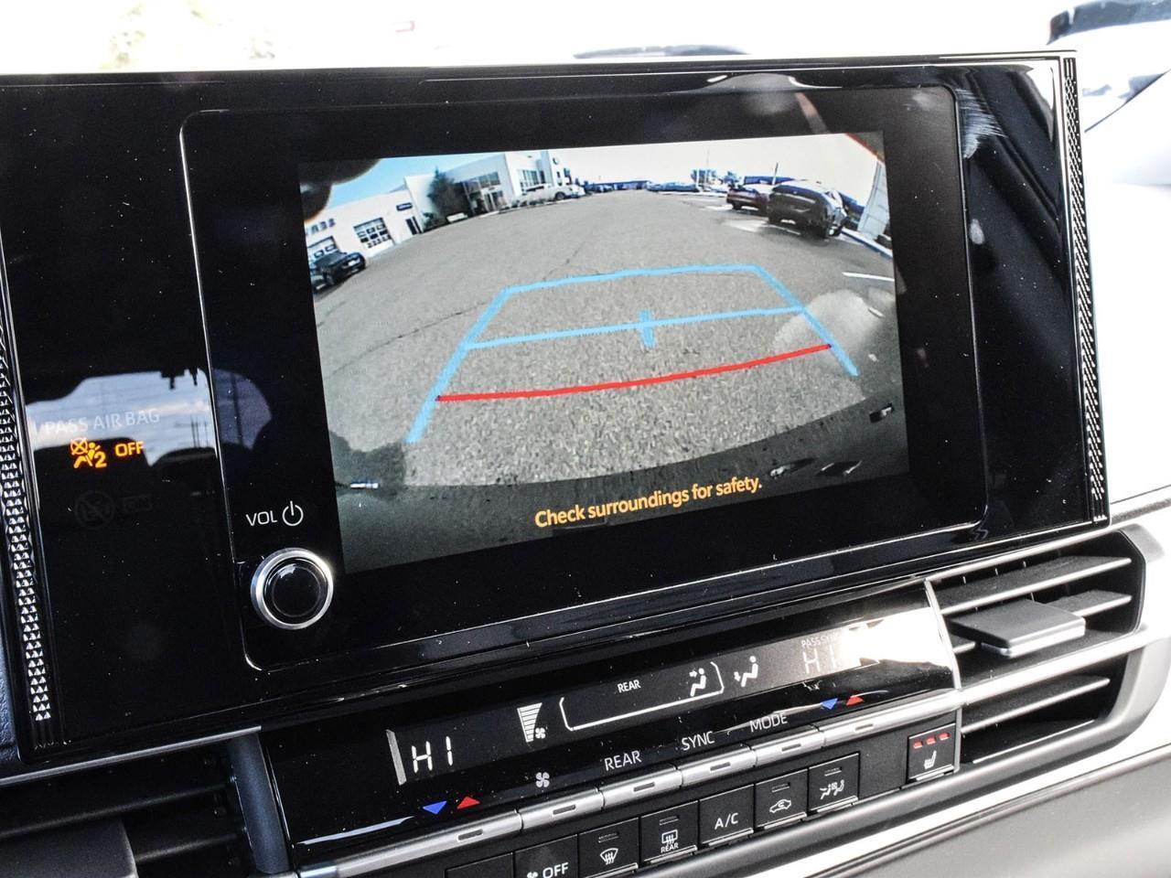 2025 Toyota Sienna LE 8-Passenger Lane Keeping Aid   BLIS   Push Butt Photo