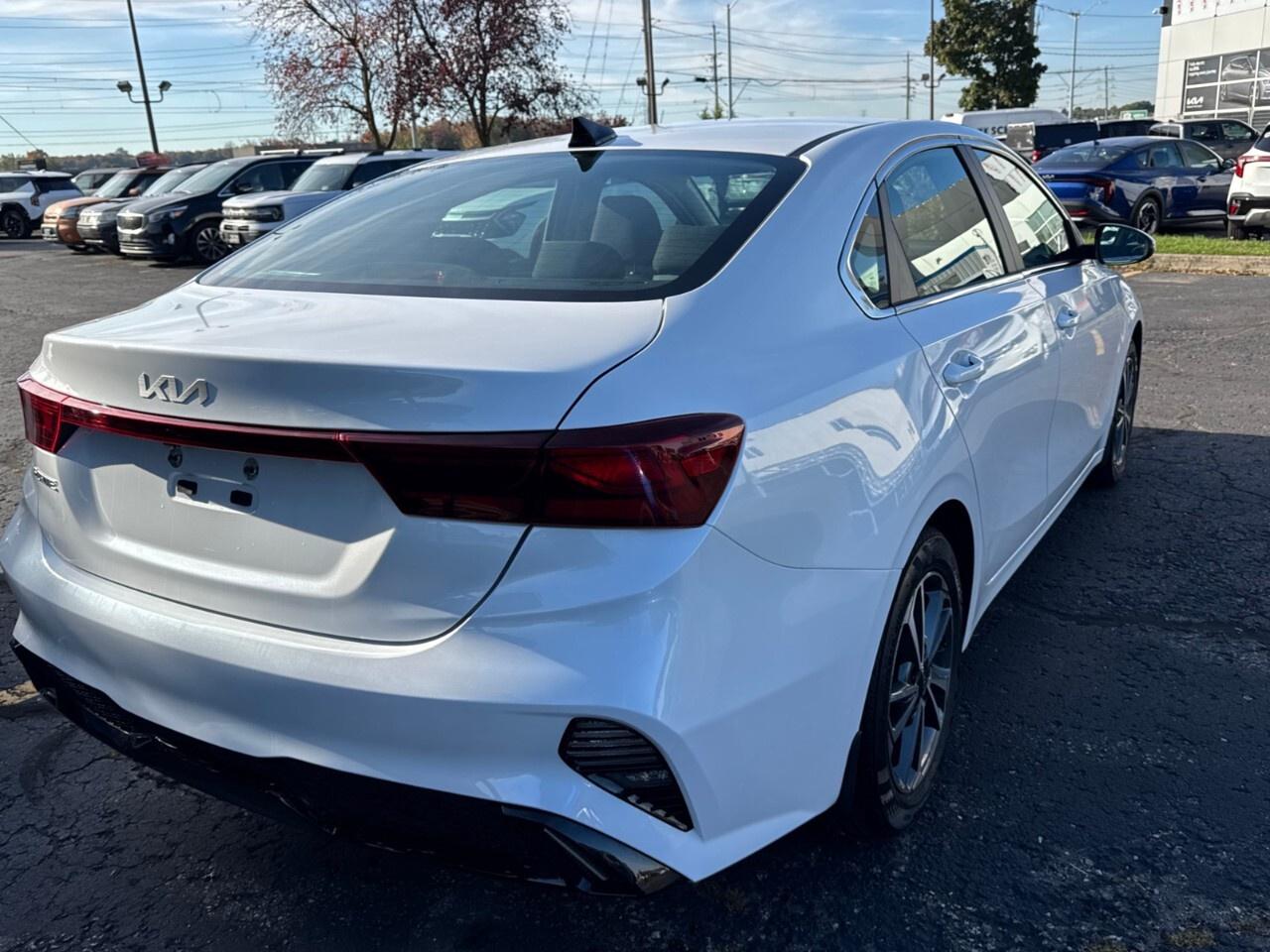 2022 Kia Forte EX IVT Photo