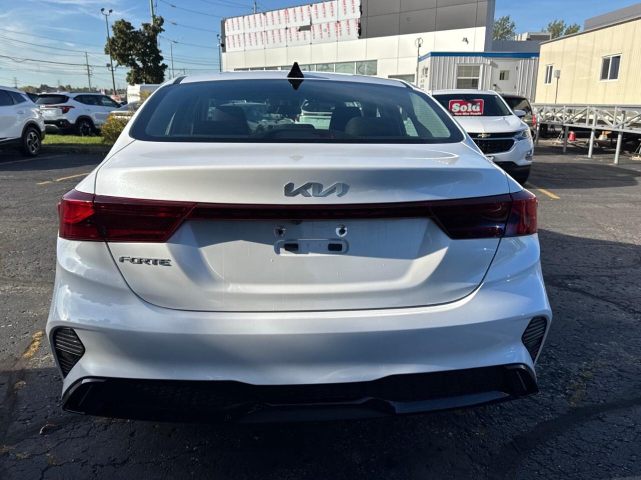 2022 Kia Forte EX IVT Photo