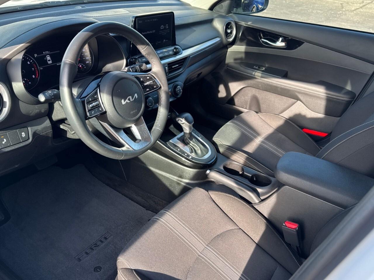 2022 Kia Forte EX IVT Photo