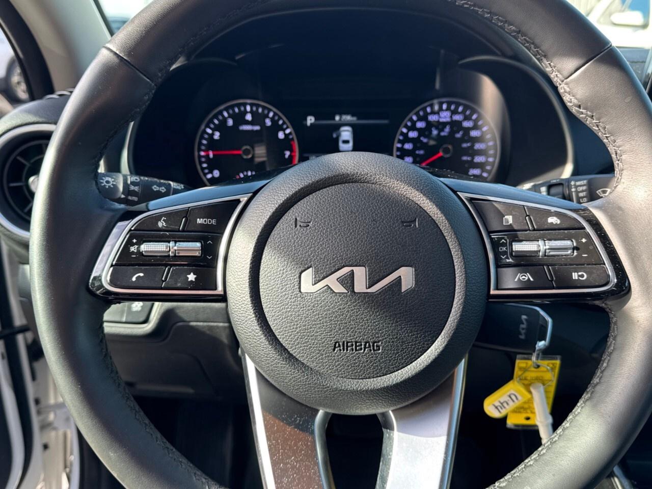 2022 Kia Forte EX IVT Photo