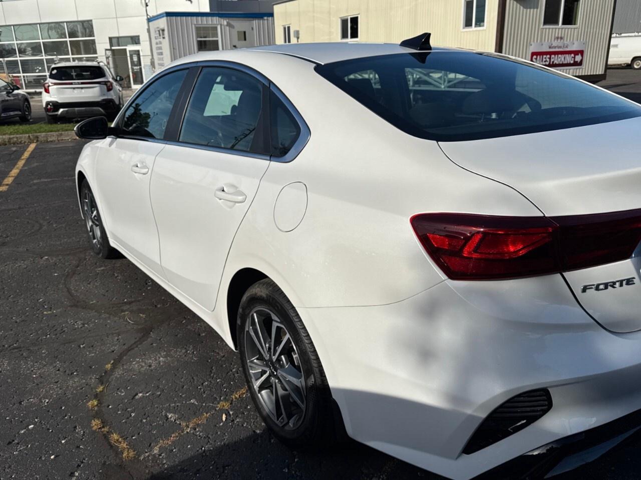 2022 Kia Forte EX IVT Photo