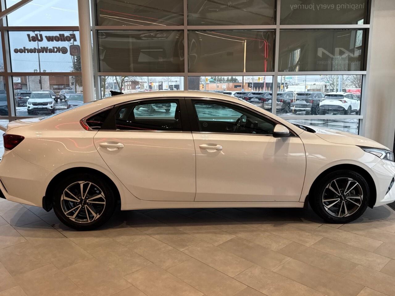 2022 Kia Forte EX IVT Photo3