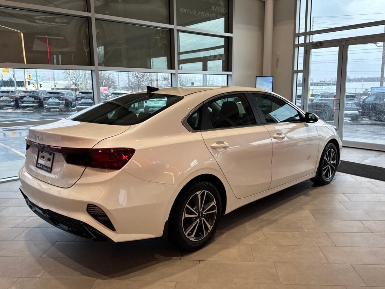 2022 Kia Forte EX IVT Photo