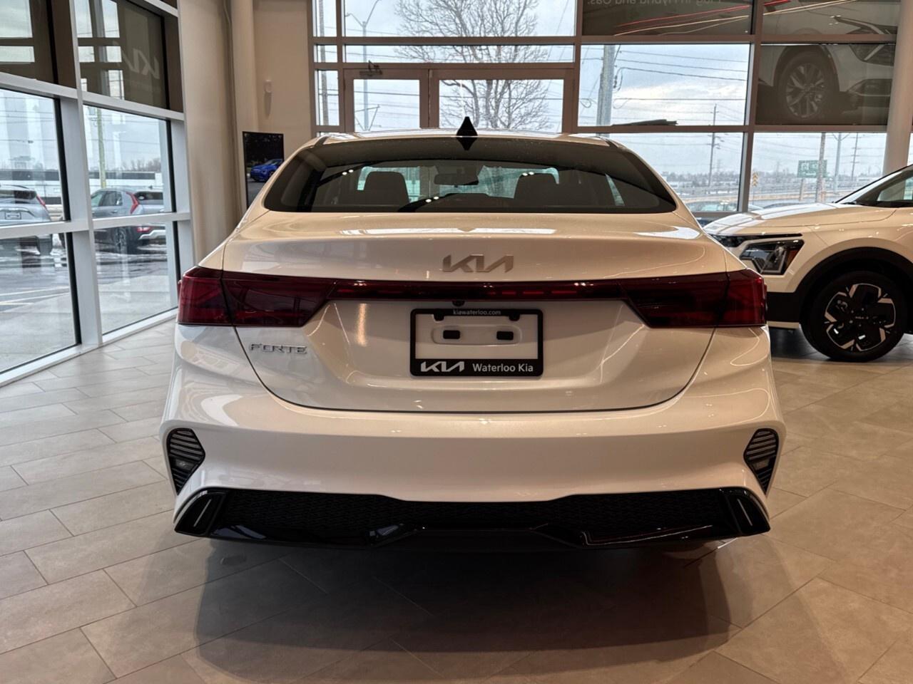 2022 Kia Forte EX IVT Photo