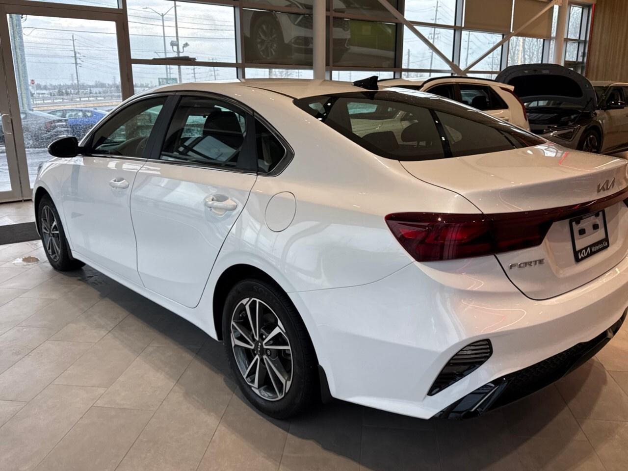 2022 Kia Forte EX IVT Photo