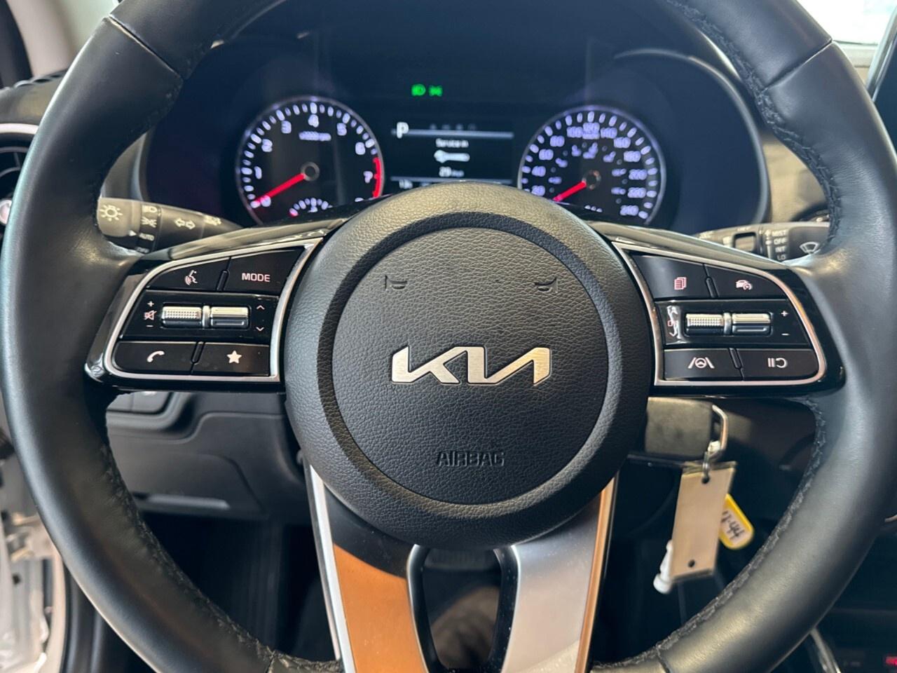 2022 Kia Forte EX IVT Photo