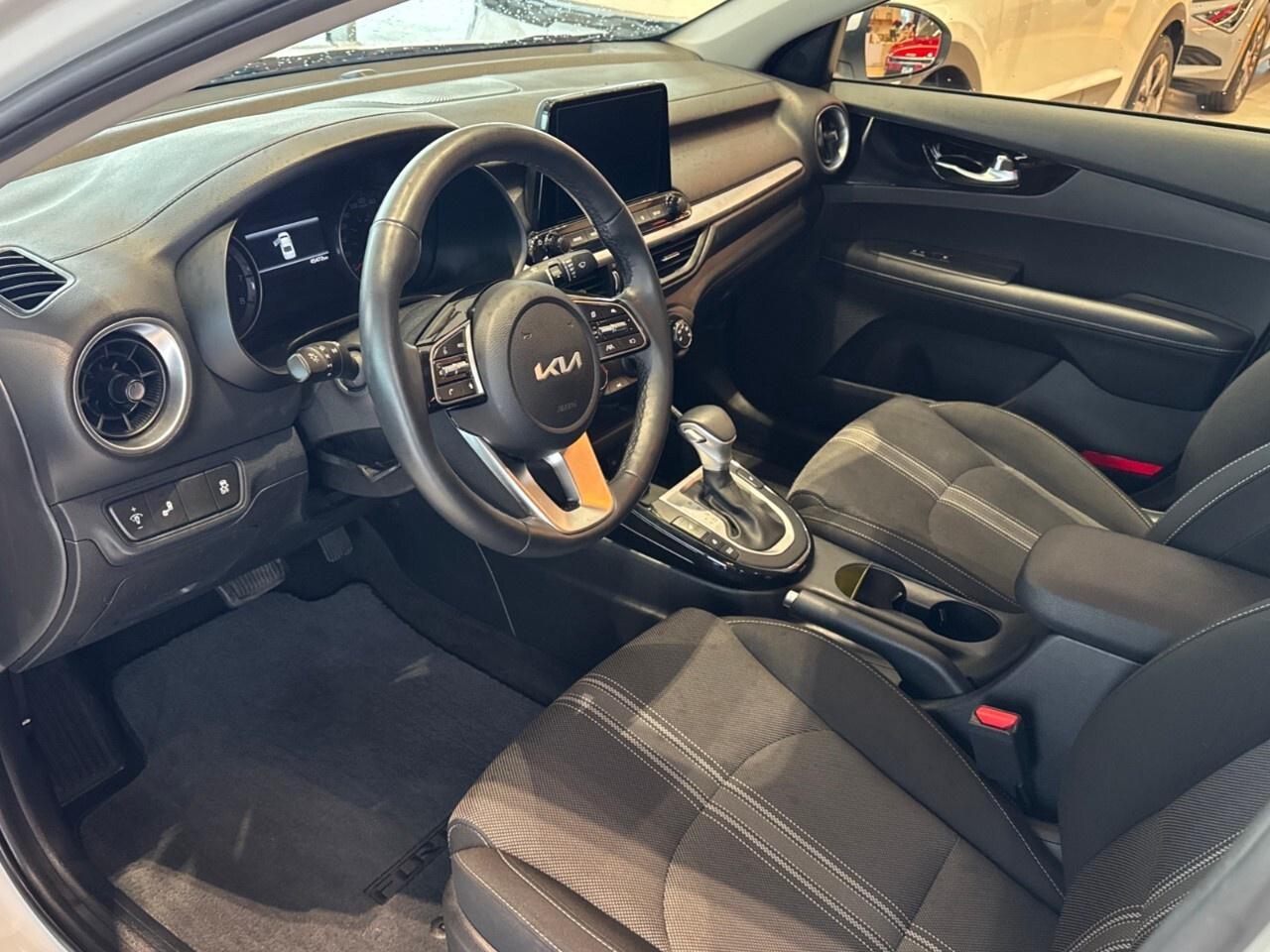 2022 Kia Forte EX IVT Photo