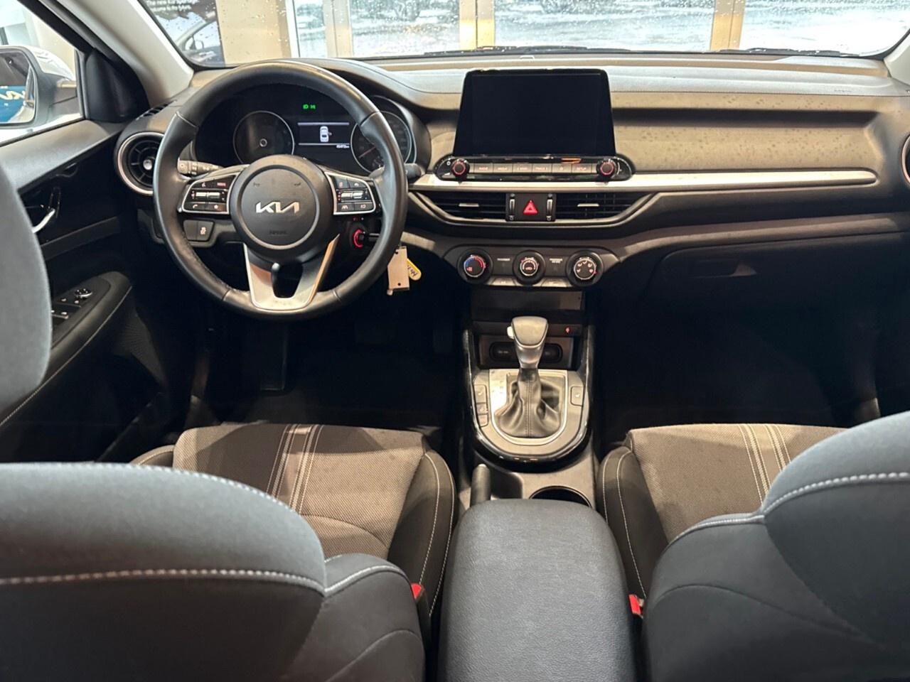 2022 Kia Forte EX IVT Photo