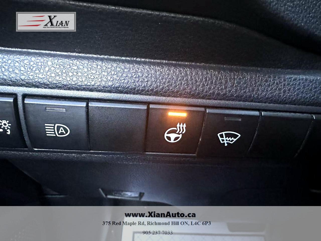 2020 Toyota Corolla LE, SUNROOF, HEATED STEERING WHEEL Photo