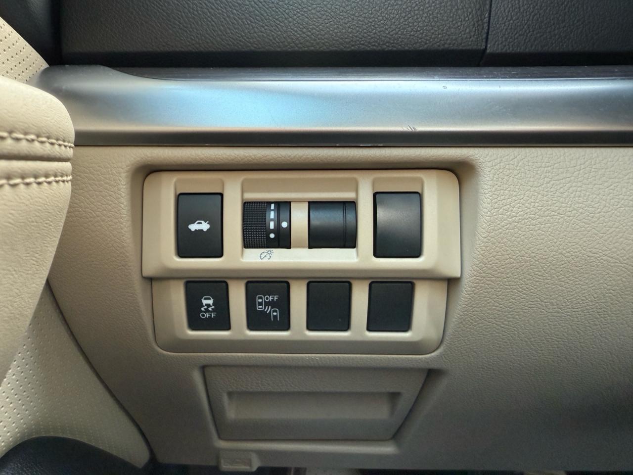 2016 Subaru Legacy 3.6R Limited  ACCIDENT FREE 1-OWNER Photo