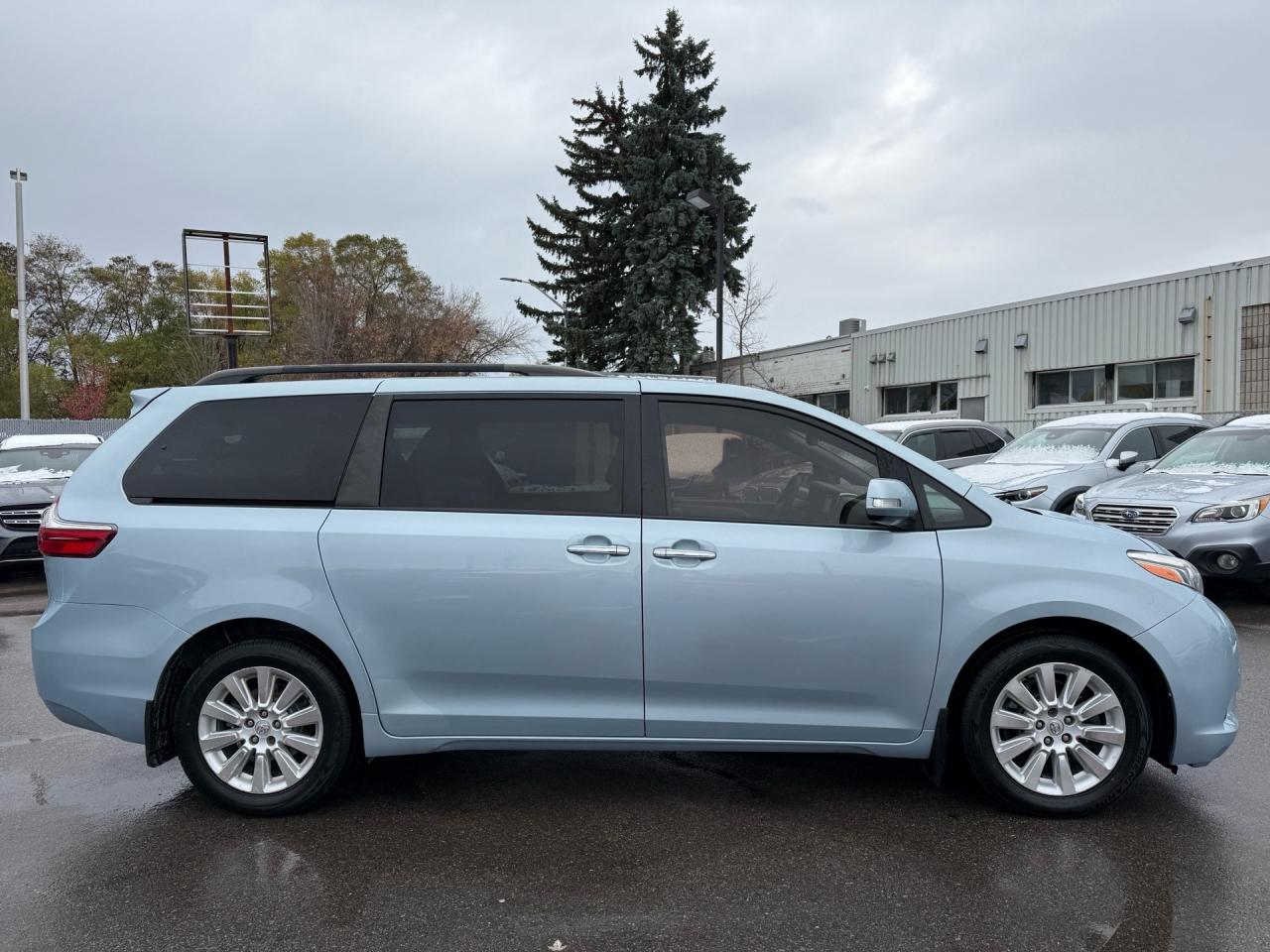 2015 Toyota Sienna XLE Limited 7-Pass AWD  ACCIDENT FREE DVD CERTIFIE Photo