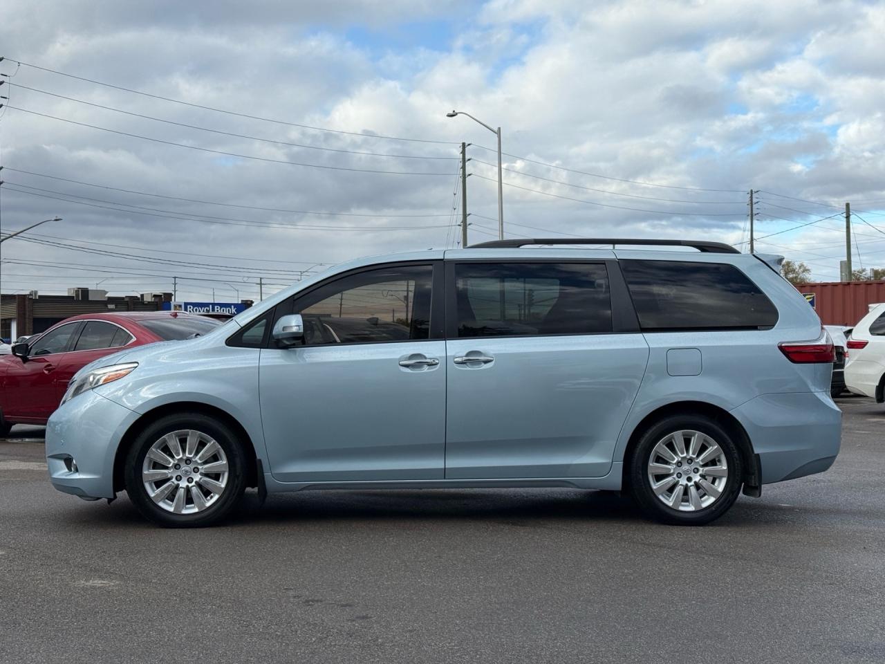 2015 Toyota Sienna XLE Limited 7-Pass AWD  ACCIDENT FREE DVD CERTIFIE Photo