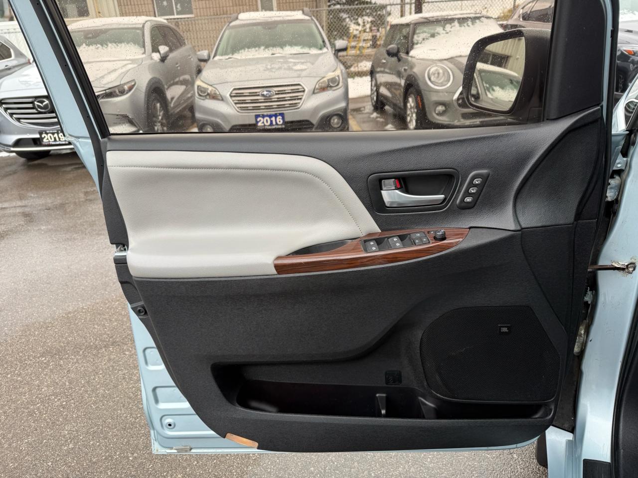 2015 Toyota Sienna XLE Limited 7-Pass AWD  ACCIDENT FREE DVD CERTIFIE Photo