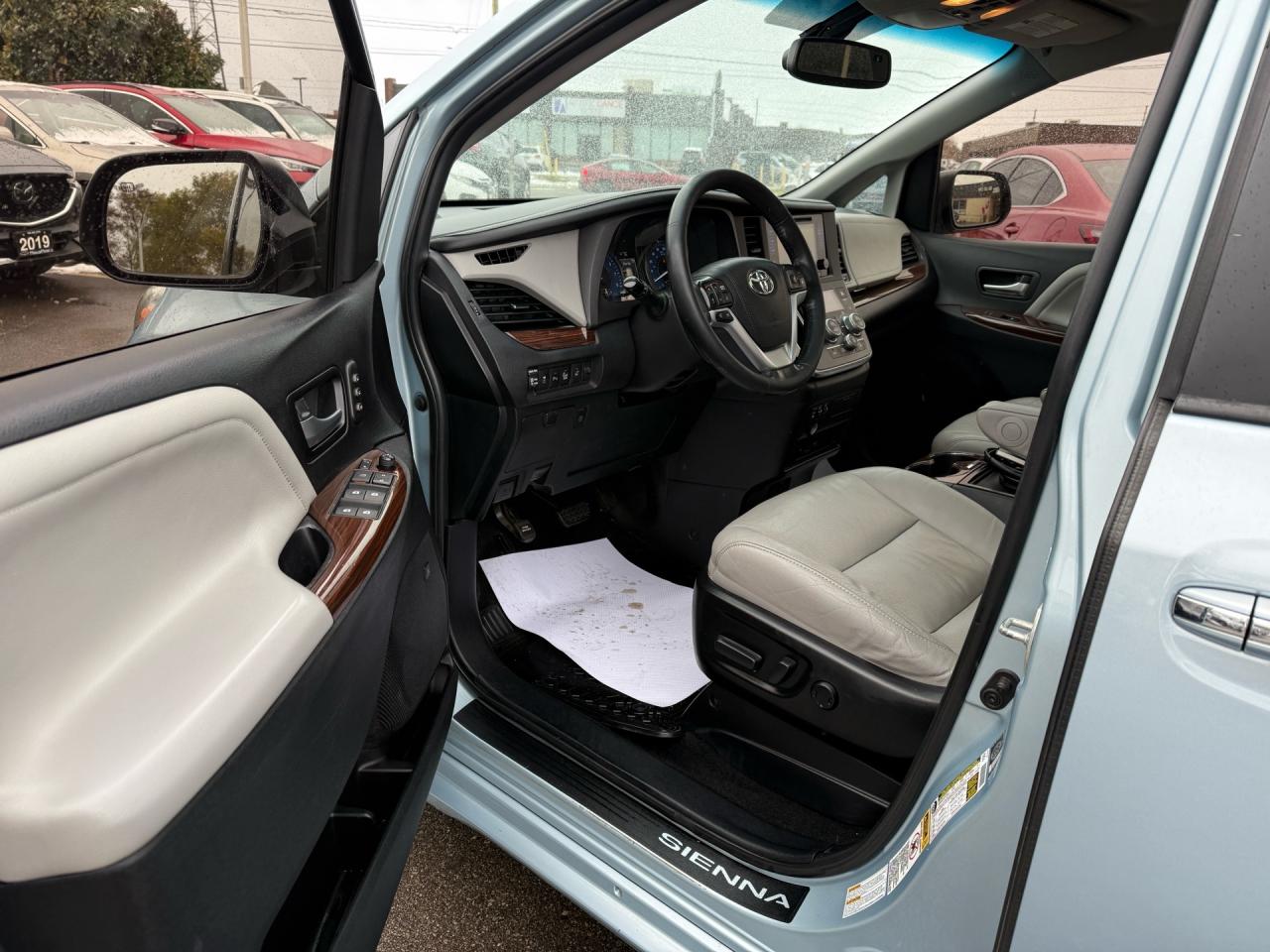 2015 Toyota Sienna XLE Limited 7-Pass AWD  ACCIDENT FREE DVD CERTIFIE Photo