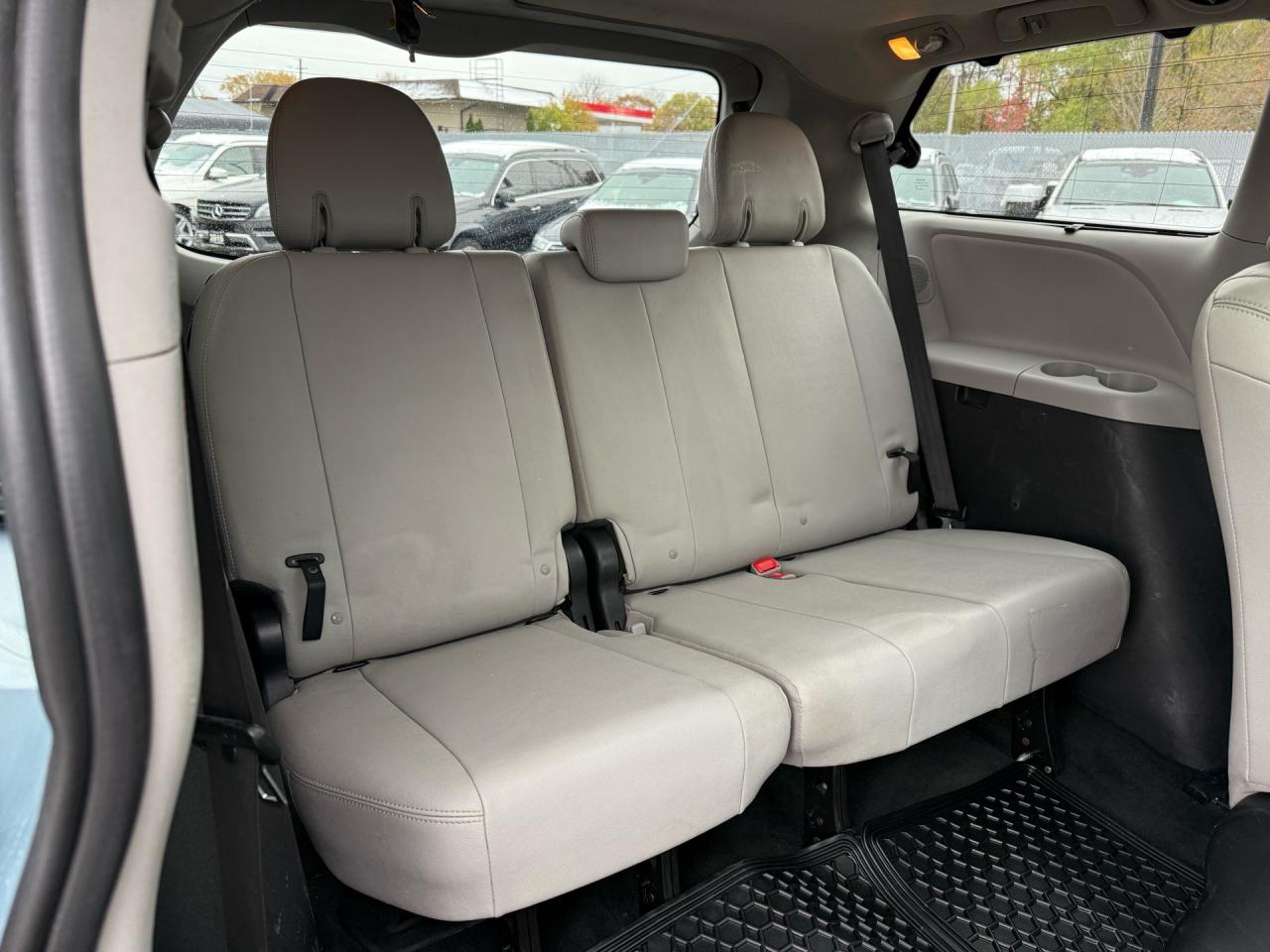 2015 Toyota Sienna XLE Limited 7-Pass AWD  ACCIDENT FREE DVD CERTIFIE Photo