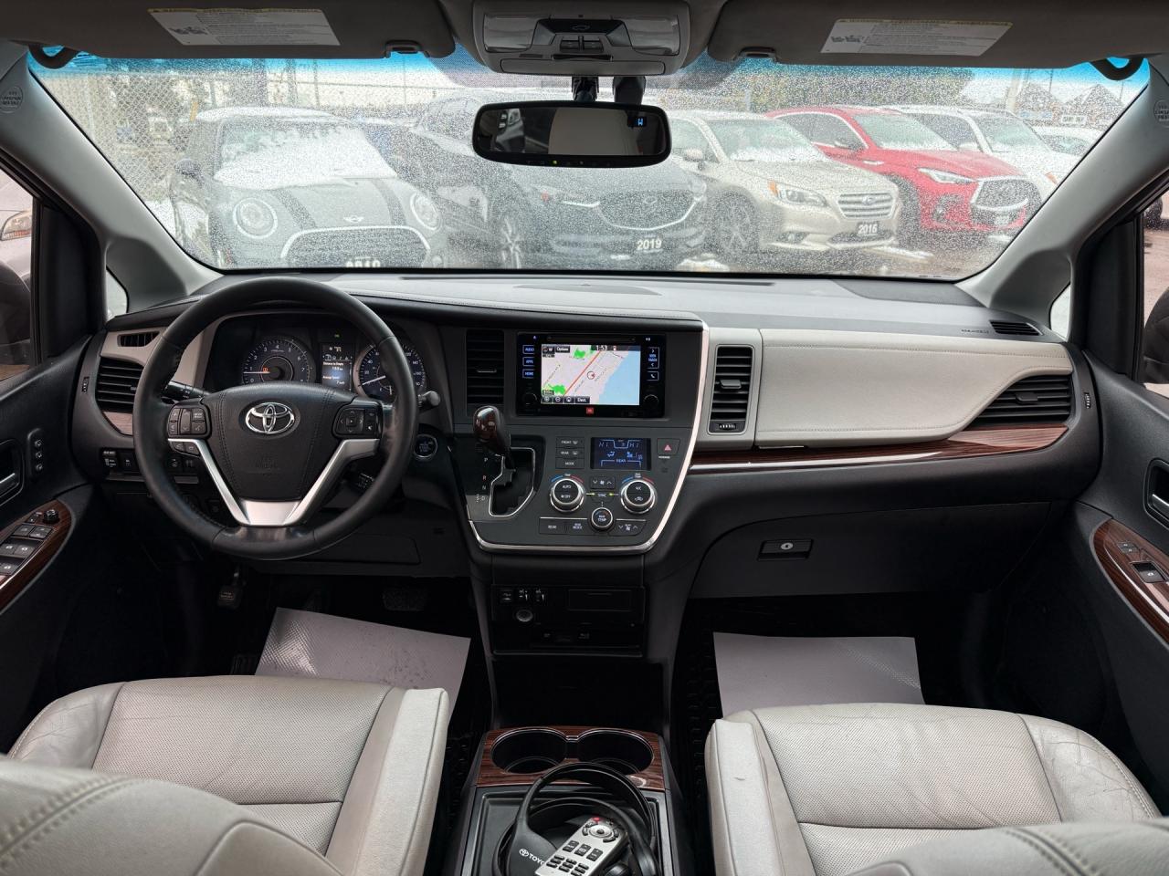 2015 Toyota Sienna XLE Limited 7-Pass AWD  ACCIDENT FREE DVD CERTIFIE Photo