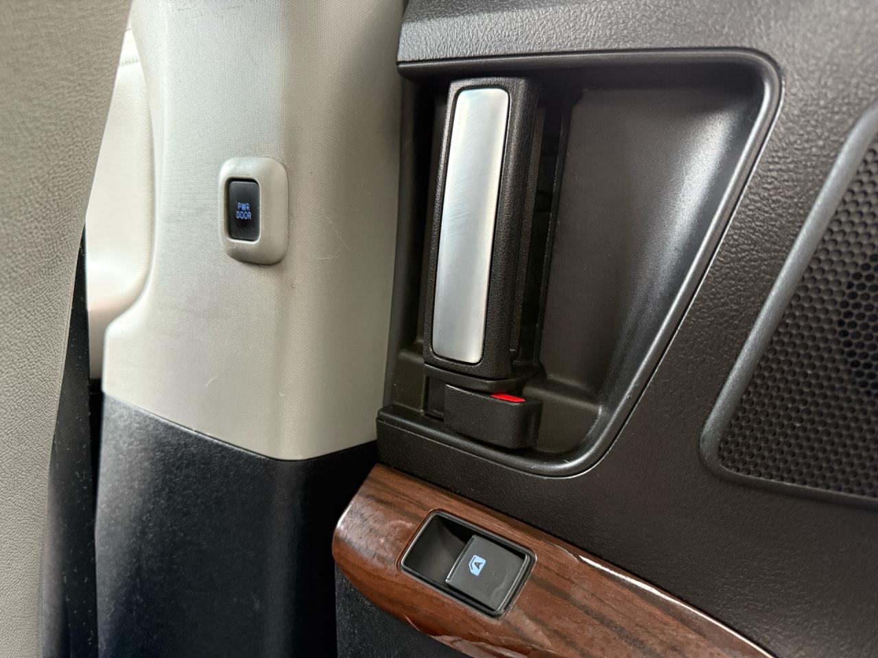 2015 Toyota Sienna XLE Limited 7-Pass AWD  ACCIDENT FREE DVD CERTIFIE Photo