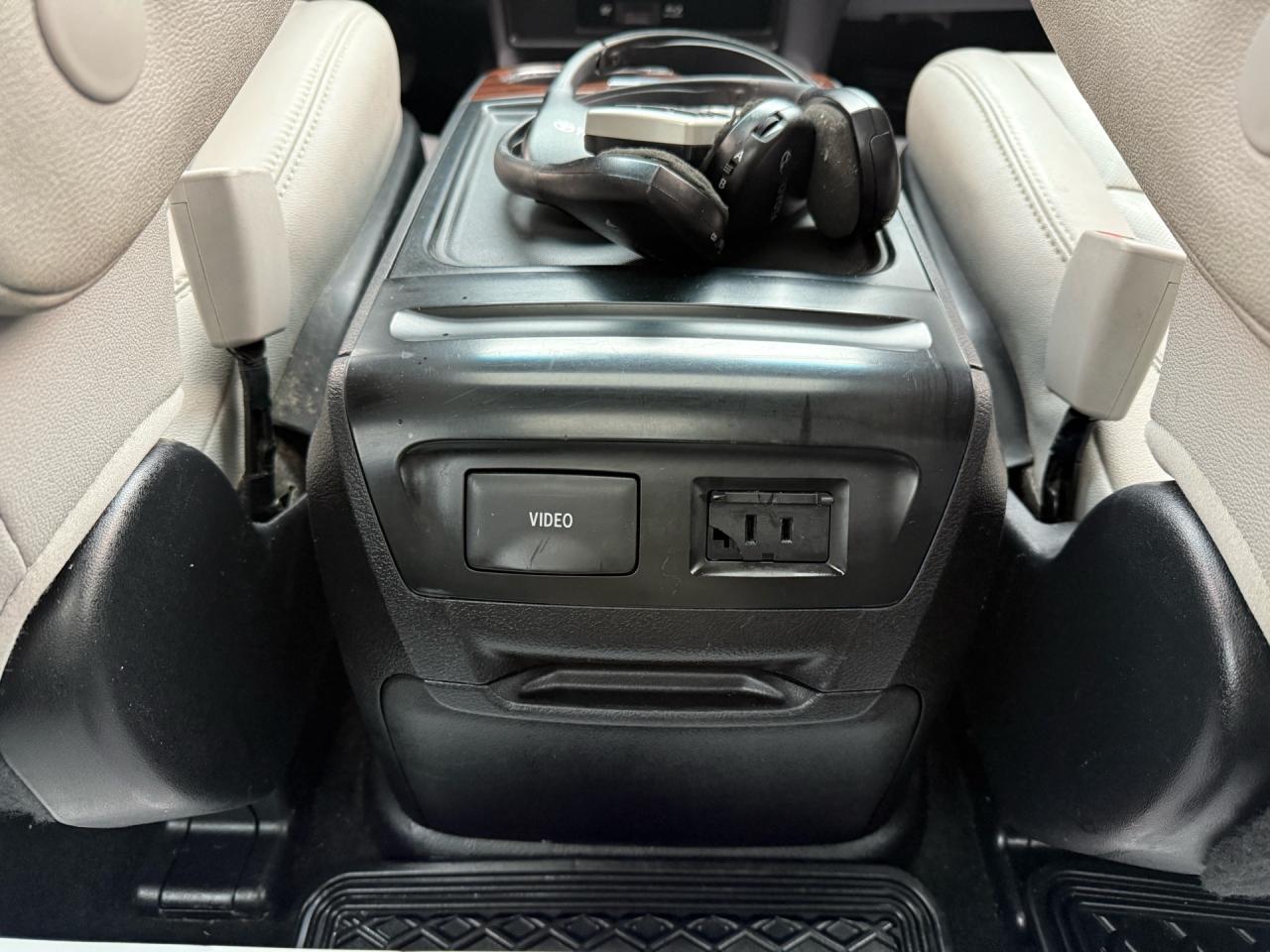 2015 Toyota Sienna XLE Limited 7-Pass AWD  ACCIDENT FREE DVD CERTIFIE Photo