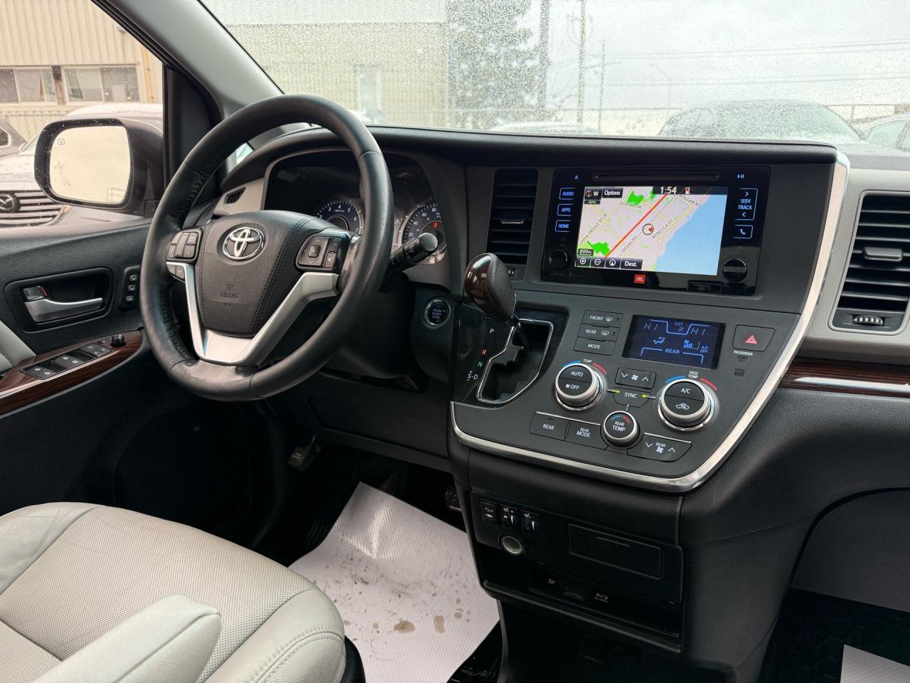 2015 Toyota Sienna XLE Limited 7-Pass AWD  ACCIDENT FREE DVD CERTIFIE Photo