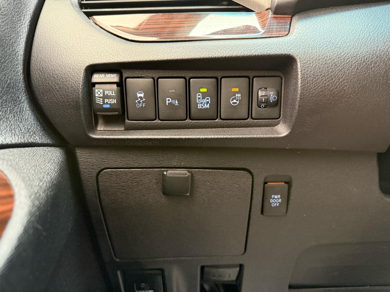 2015 Toyota Sienna XLE Limited 7-Pass AWD  ACCIDENT FREE DVD CERTIFIE Photo